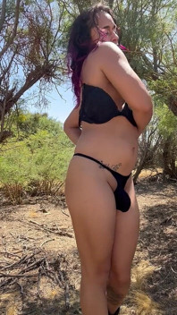 Trans deserter se desnuda de nuevo