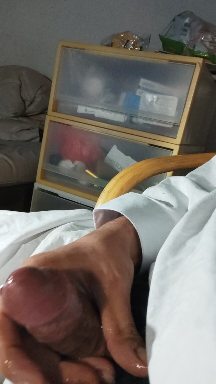 SmokedAlloy2: 아프가니스탄처럼 옷을 입은 더러운 정크브로가 더러운 자지를 가지고 놀고 있습니다.