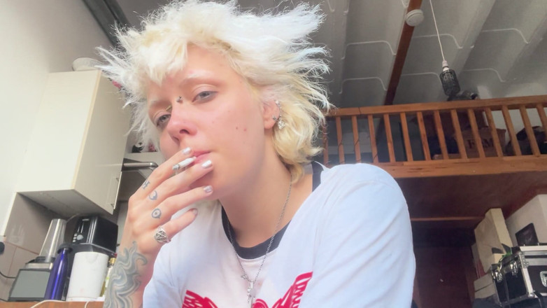 Glitterqueen1999: Palenie leniwej kawy bez makijażu
