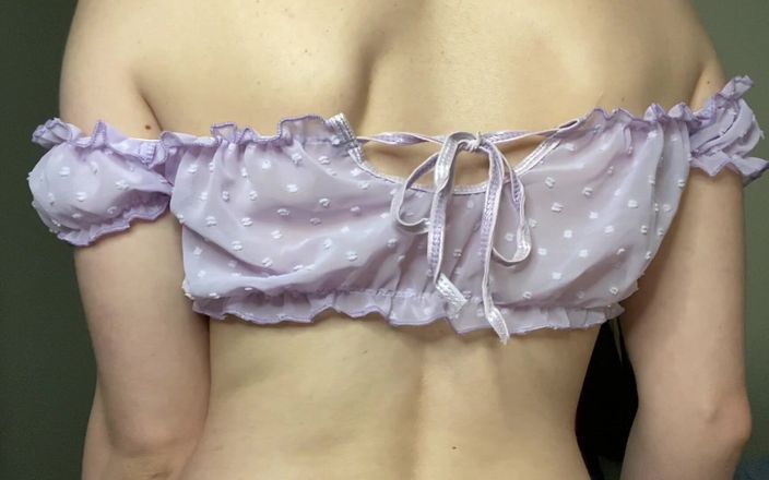 Nadia Foxx: Underkläder try-on med närbild