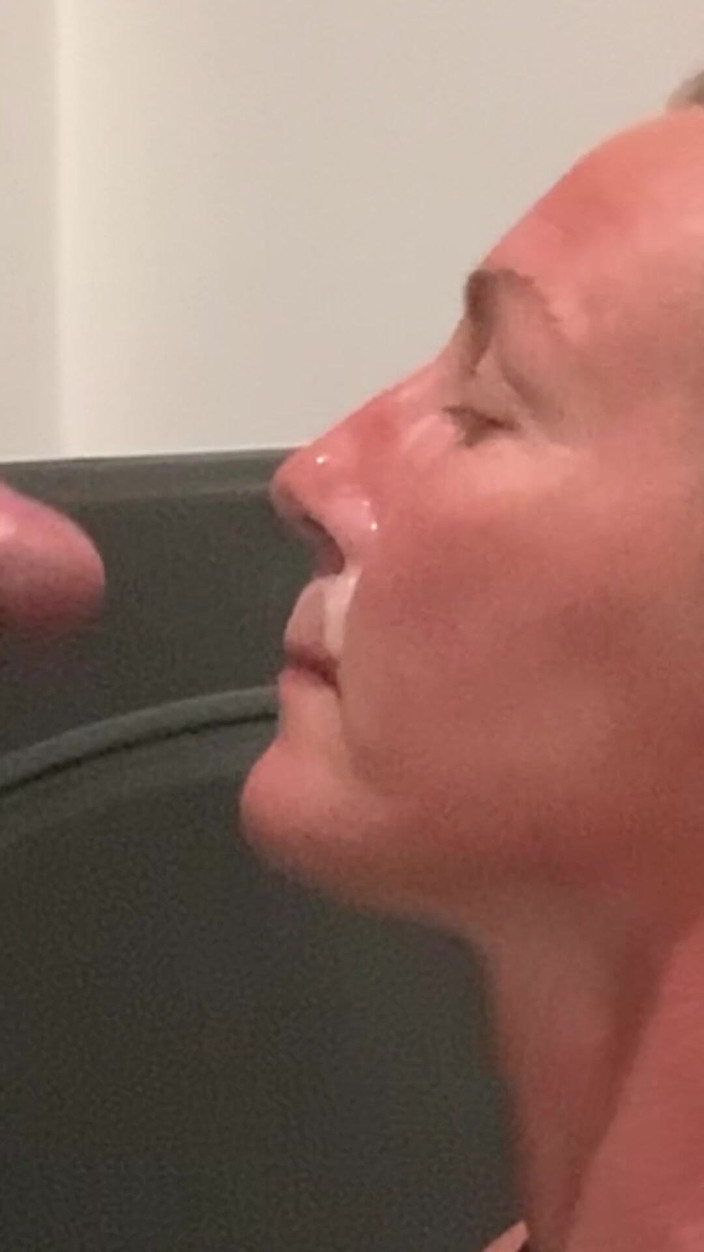 Farmers Wifey: Yakın çekim sperm itaatkar büyük yüze boşalma