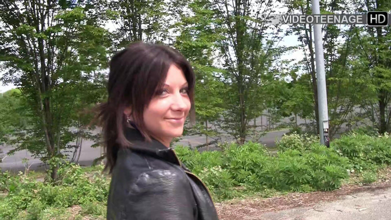 Videoteenage: Cute 18 Year Joy Does a Blowjob Outdoor