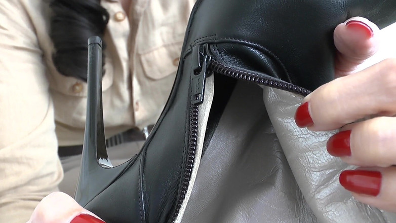 Lady Victoria Valente: Stabiele jongen traint strikte leren laars geur inhalatie en onderdanigheid,...