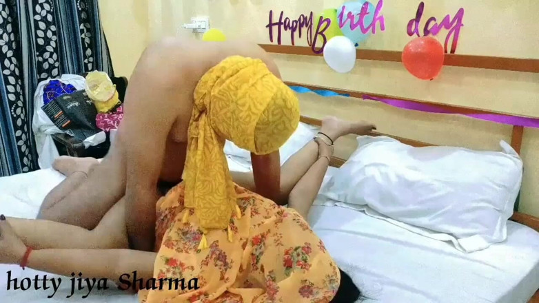 Hotty Jiya Sharmaa: Indyjska gorąca milf z maską