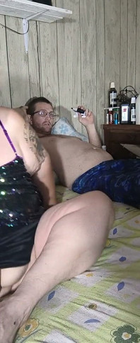 Nevlastní syn vzal macechu na noc na město, podívej se, co se stane, když nikdo kolem