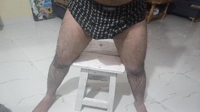 LovedSunsine1990: Eu tirei todas as minhas roupas e massageei minhas coisas...