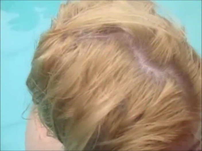 Sadee Rain: Amanda fumează în piscină în timp ce suge o pulă tare cu...