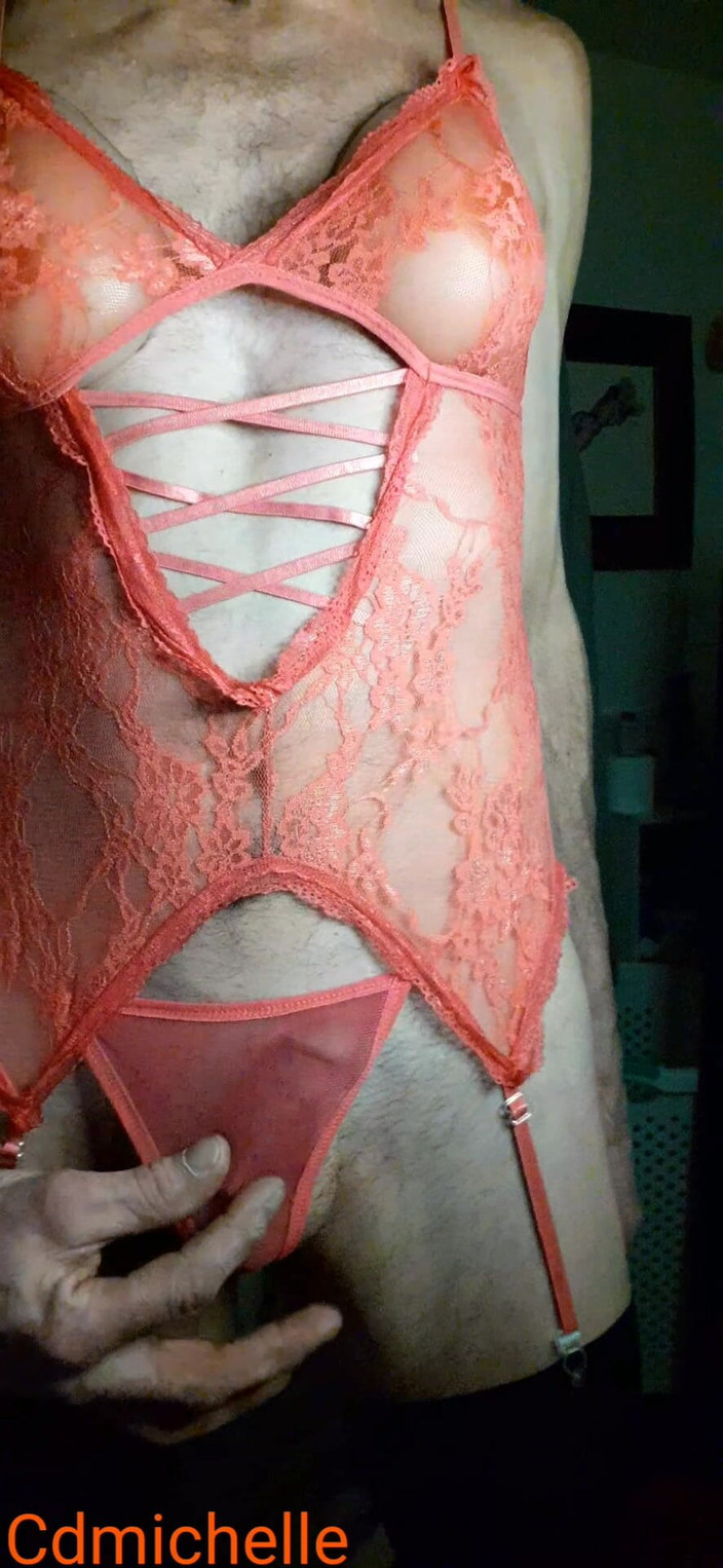 Sexy crossdresser wearing lingerie everything sexy: Cdmichelle को कई अलग-अलग चीजों में क्रॉसड्रेस करना पसंद है