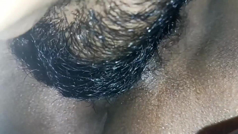 Puja bhabhi hot: Индийская девушка лижет киску