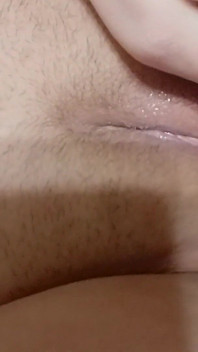 Je baise ma grosse chatte rose jusqu’à ce que je jouisse