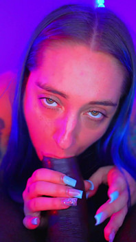 Semaj media nena tatuada Ari Quinn le encantó abofetear y chupar mi polla hasta que me corro !!