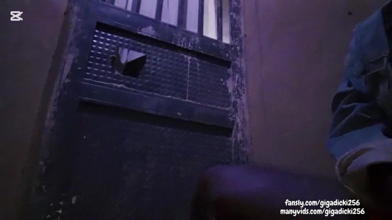 Hongi: Tesão de pau preto grande é tão duro, minha madrasta simplesmente...