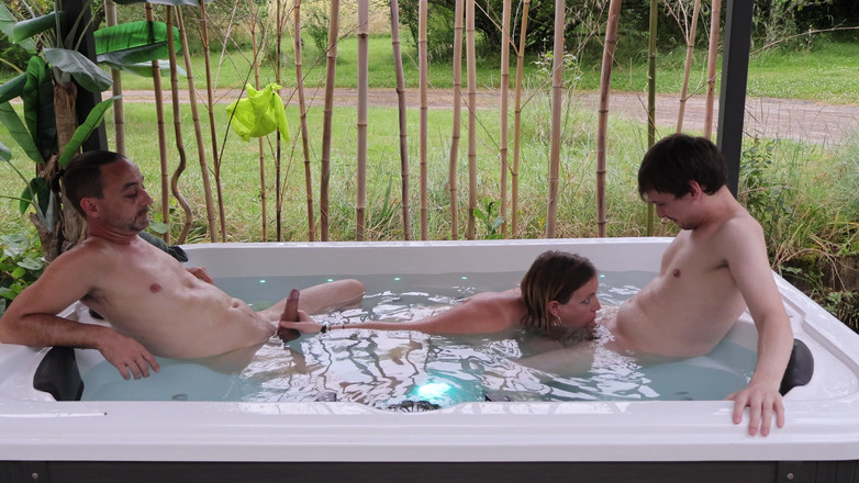 Sexymarghot: Jacuzzi trio met mijn man en minnaar