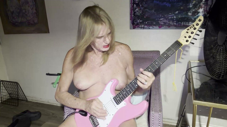 Lizzy Yum: Lizzy Yum Sd October 2026 Bathing Masturbation Dilating #16 Behind Scenes Guitar