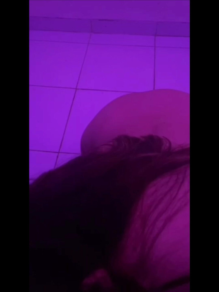 naughty bonnie: Indonesische stripperin sperma im mund
