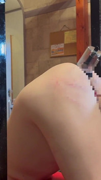 애널 펌핑하는 동안 사정하는 일본 서브 마누라. (b 각도)