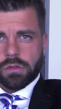 MENATPLAY - Il barbuto adatto Hector De Silva viene sulle sue scarpe