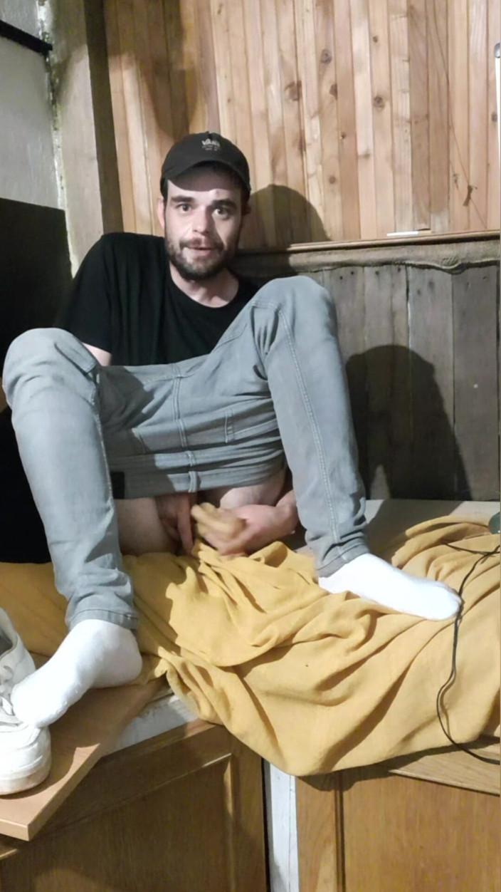 jerkofflover: 흰 양말을 신은 자위 모음집