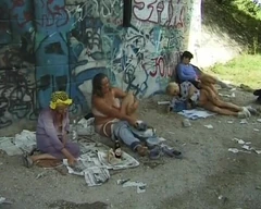 Um grupo de senhoras alemãs com tesão sendo fodidas por um pau duro ao ar livre