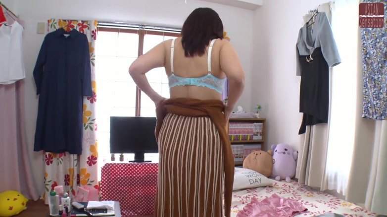 Juicy Bounce JAV Club: 我把她的妈妈误以为我的女朋友...一次疯狂的混搭改变了一切 - 第1章