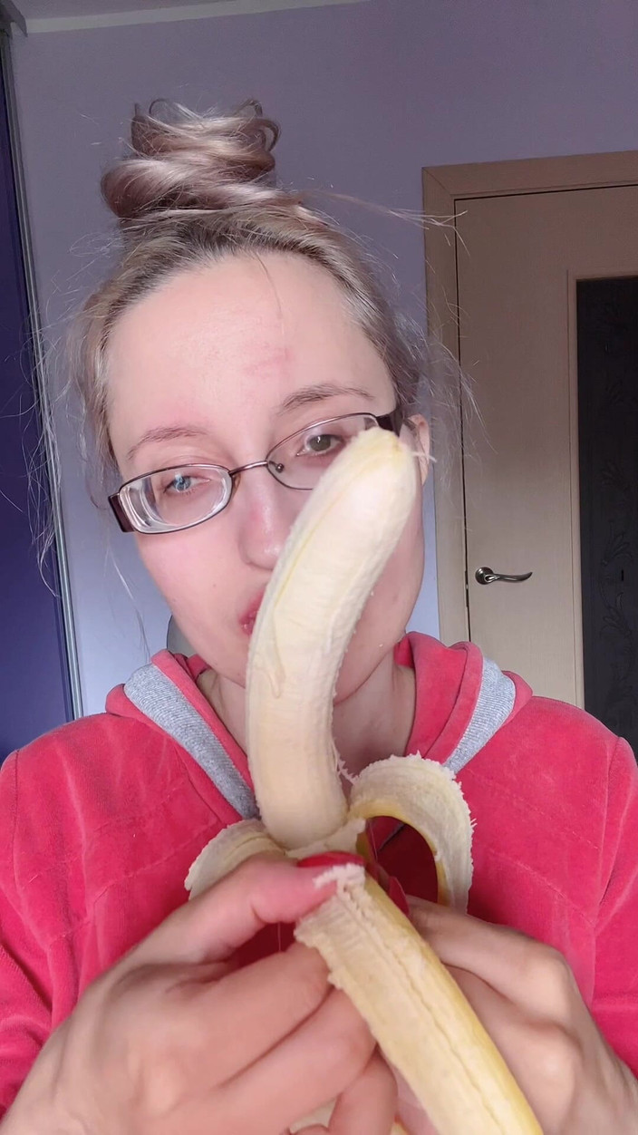 FinDom Goaldigger: Asmr Eating Banana Pink Lipstick - Lip Fetish Food Fetish Lipstick...