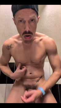 Cowok berotot alpha di islandia minta aku ngirimin videonya