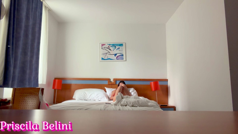 PriscilaBelini: 호텔 방에서 촬영된 여성