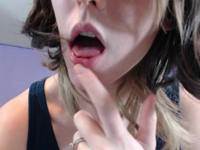 Brooke Dillinger: V58 Cv, fétichisme de la langue, sucer et lécher le...