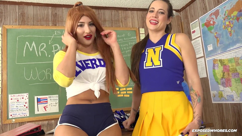 Exposed Whores Media: Riverdale dziwki ssą kutasa w klasie