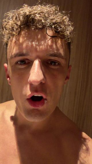 Jak White: Jak White Wanks and Shoots His Load in the Gym...