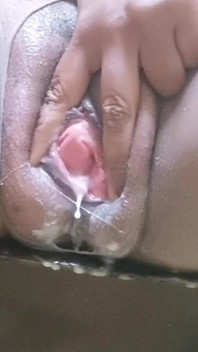 Mi jefe llena mi agujero y chorreo de placer