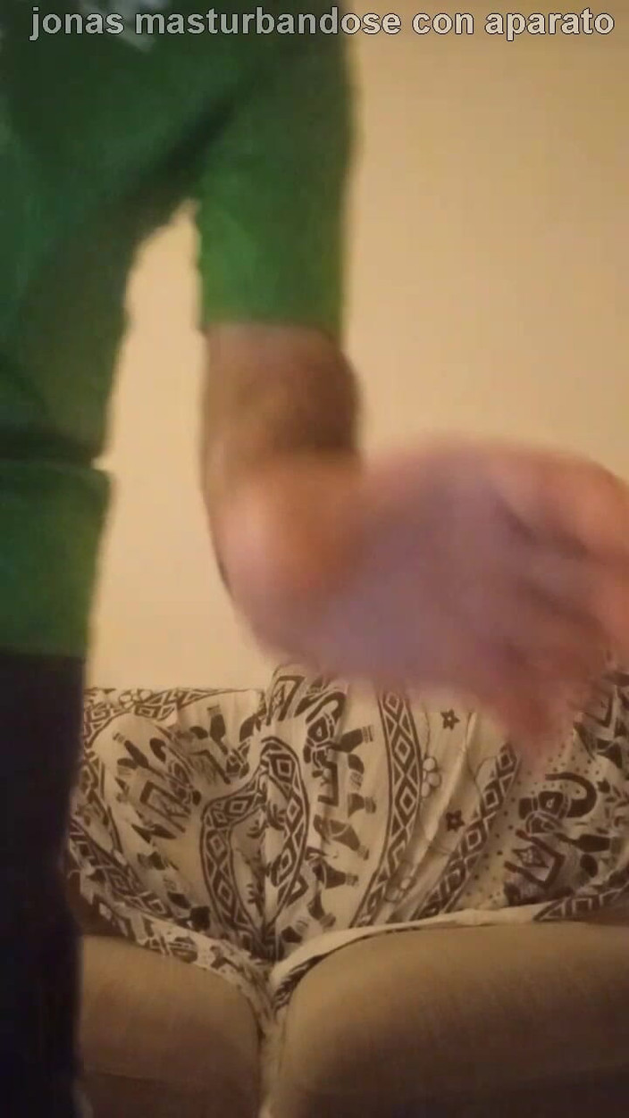 jonasxulo: Jonas masturbující s bribradorem