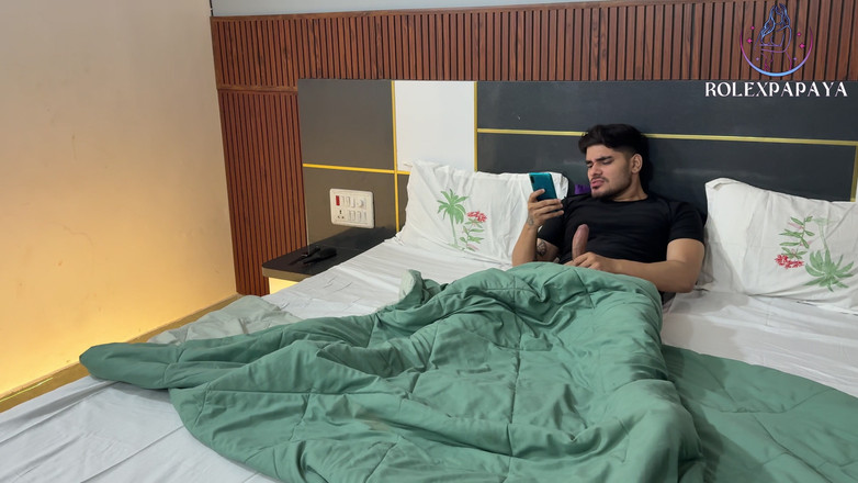 Rolexpapaya: Sora vitregă l-a prins pe fratele vitreg urmărind în secret videoclipuri...