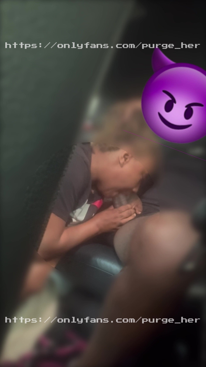 Purge_her: Grote lippen hebben me op de achterbank doorweekt