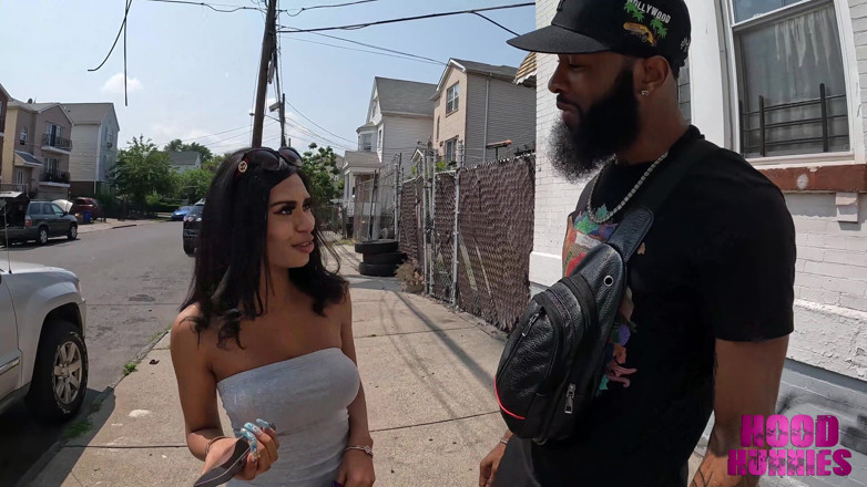 Hood Hunnies: Gran problema encuentra rosa exótica en la negra