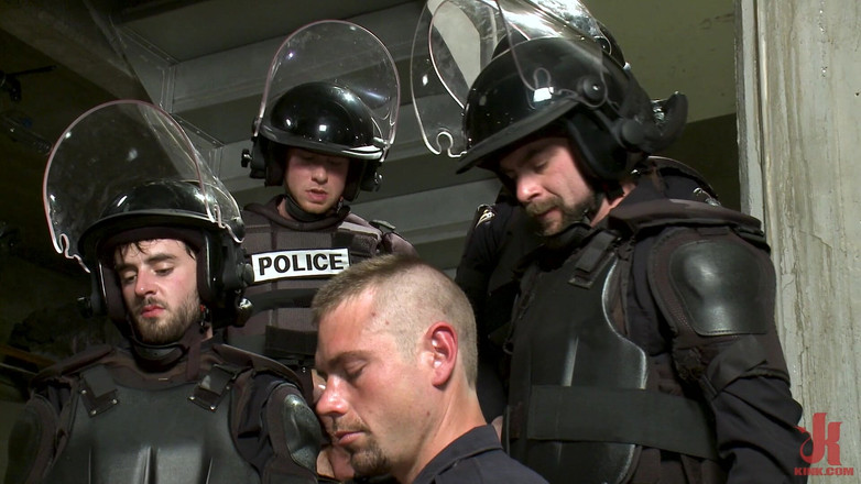 Kink Men Classics: ジェレミー・スティーブンス:拘置所、独房の脱出、そして刑務所ギャングの関係