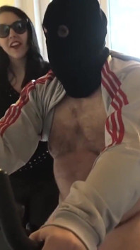 Seksi Sahibeler Tarafından Egzersiz Bisikletinde Domine Edilen Şişman Itaatkar Domuz