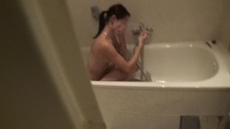Slutty Teenies: Sexy teen bruna si sta facendo la doccia
