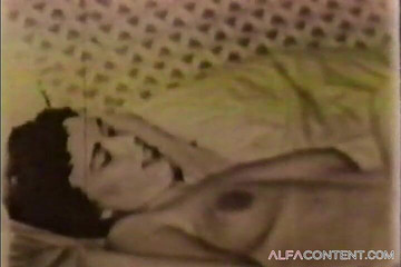 Alfa Planet: Dvě úžasné holky rozbité naloženým ptákem