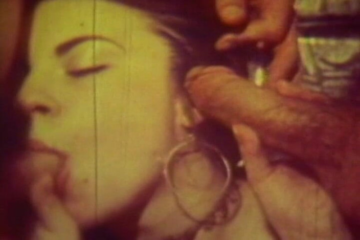 Vintage Life: 痴迷深喉的复古宝贝在复古循环中崇拜鸡巴