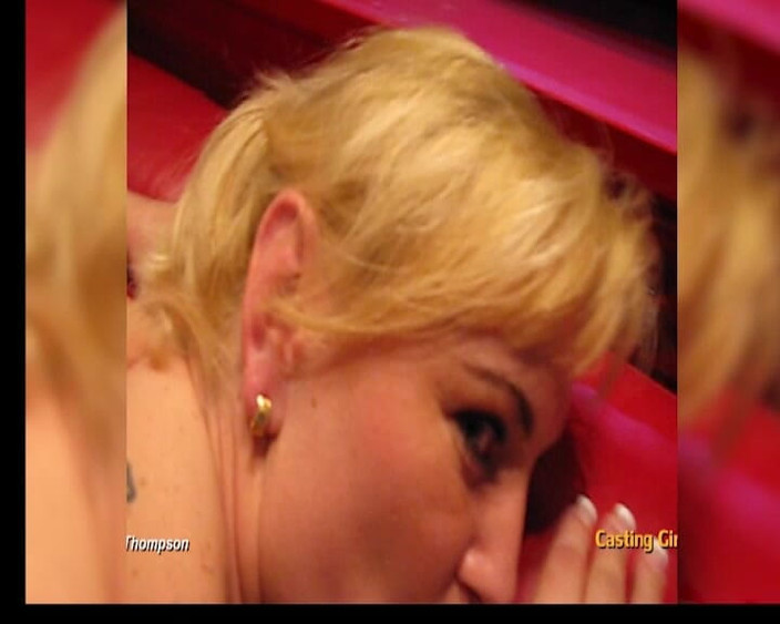 GGG John Thompson OLD STYLE: 大きなお尻のキャスティングガールがブッカケを手に入れる - ランジェリー姿のブロンドmilf