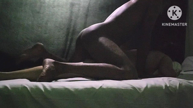 Housewife 69: Tenho chance de foder minha meia-irmã meio-irmão em Dark Night