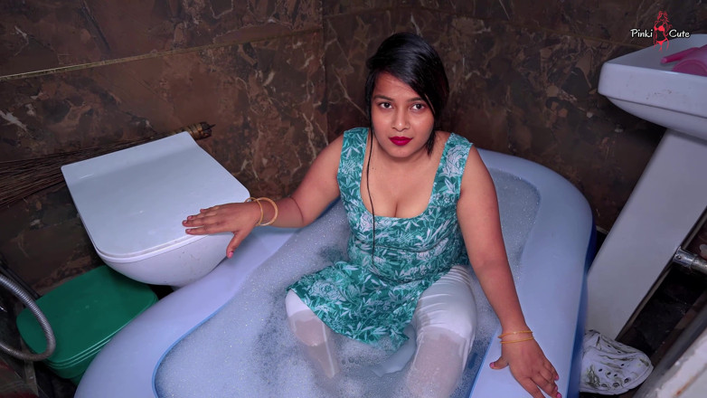 Dark_Couple: My Hot Stepmom Takes Help for Bath, Stepson Watches Her...