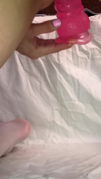 フェムボーイは貞操ケージでディルドと尻をファック