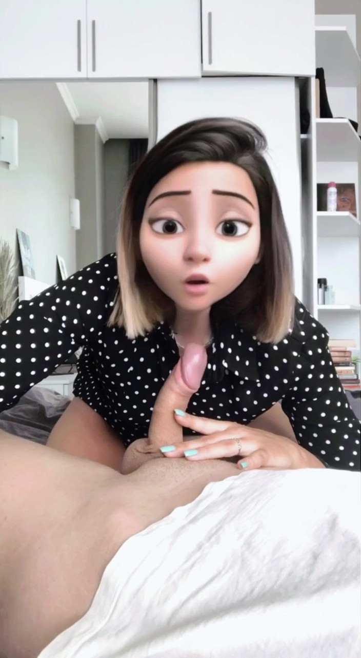 Good_view: Menina com rosto de desenho animado chupa pau grande