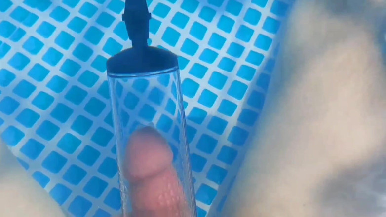 Kitty_Cross: Hravý Femboy ukazuje ranní rutinu v zrcadle v ložnici