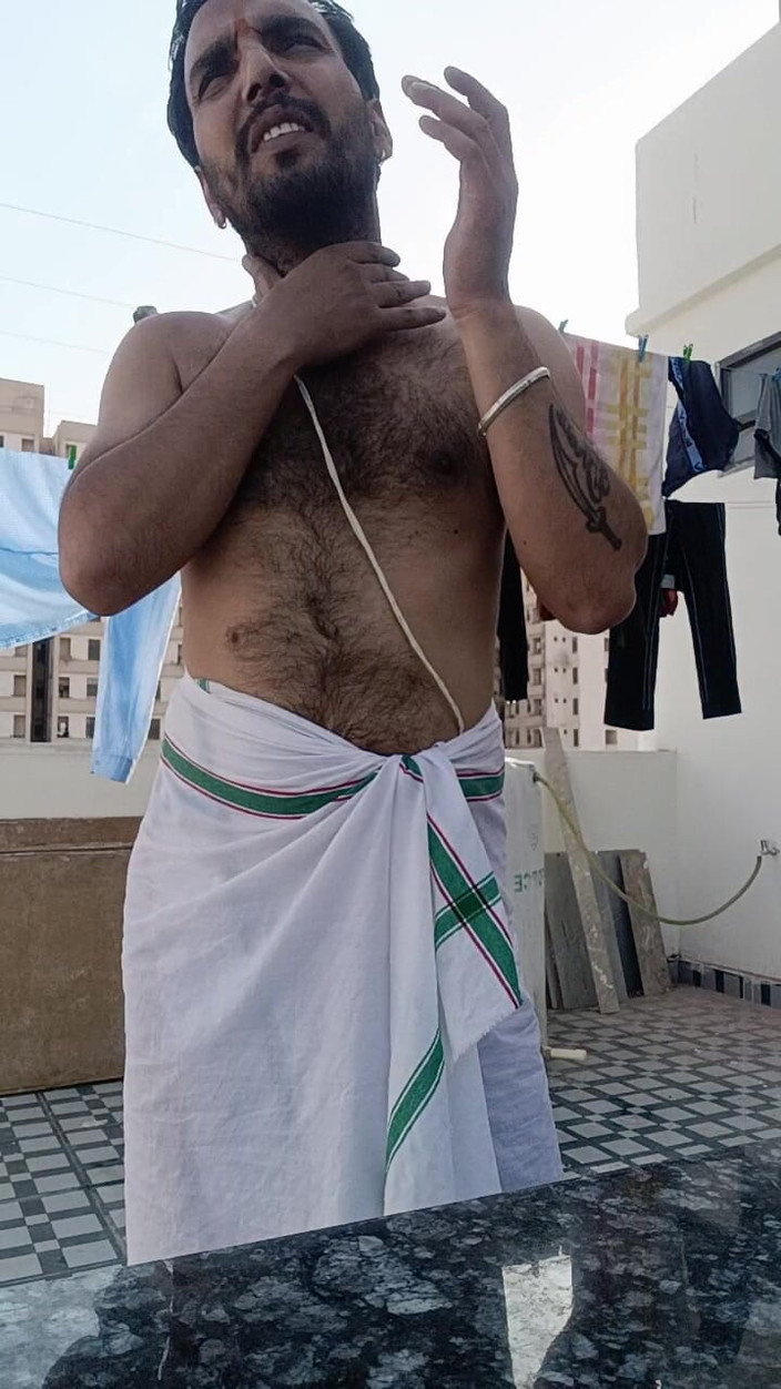 Rajasthani-old-lover: Indian Desi Boy Show Penis Sąsiad wujków i przygotuj się...