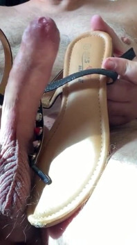 Cum Splattering in a Stinky Toe Sandal
