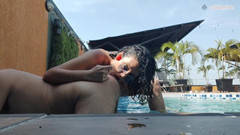 COLDANIVE: Ich ficke meinen mann mit einem Strap-on im Pool auf...