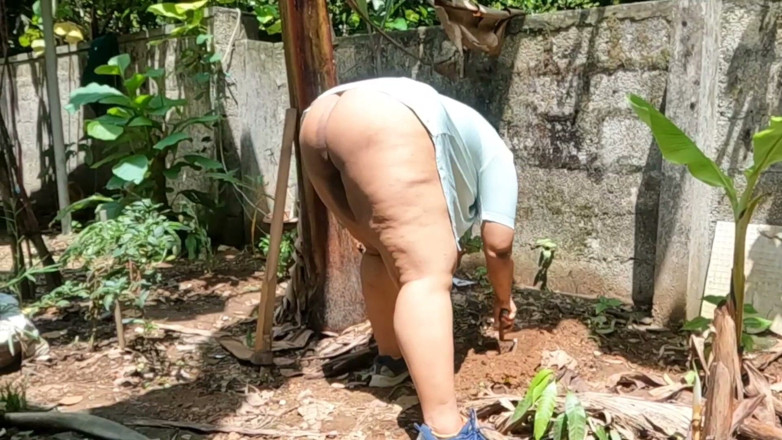 Anne Ipe: Penanaman pokok bogel pada Hari Berkebun Bogel Global. Mandi di...